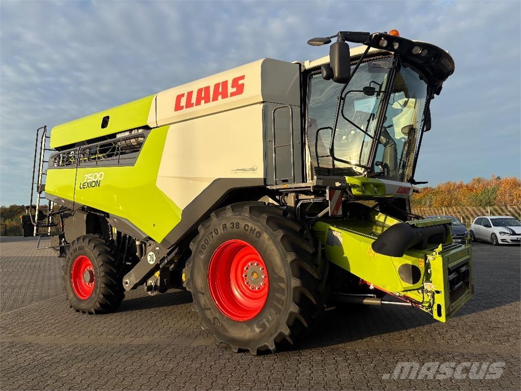 CLAAS LEXION 7500 Комбайни