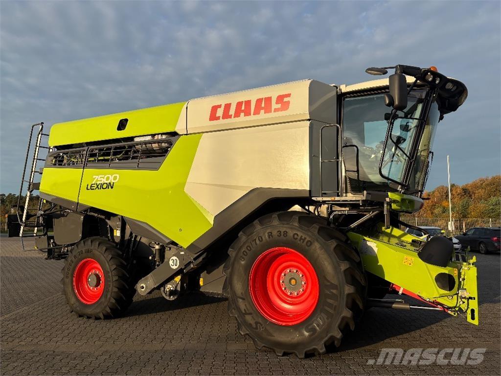 CLAAS LEXION 7500 Комбайни
