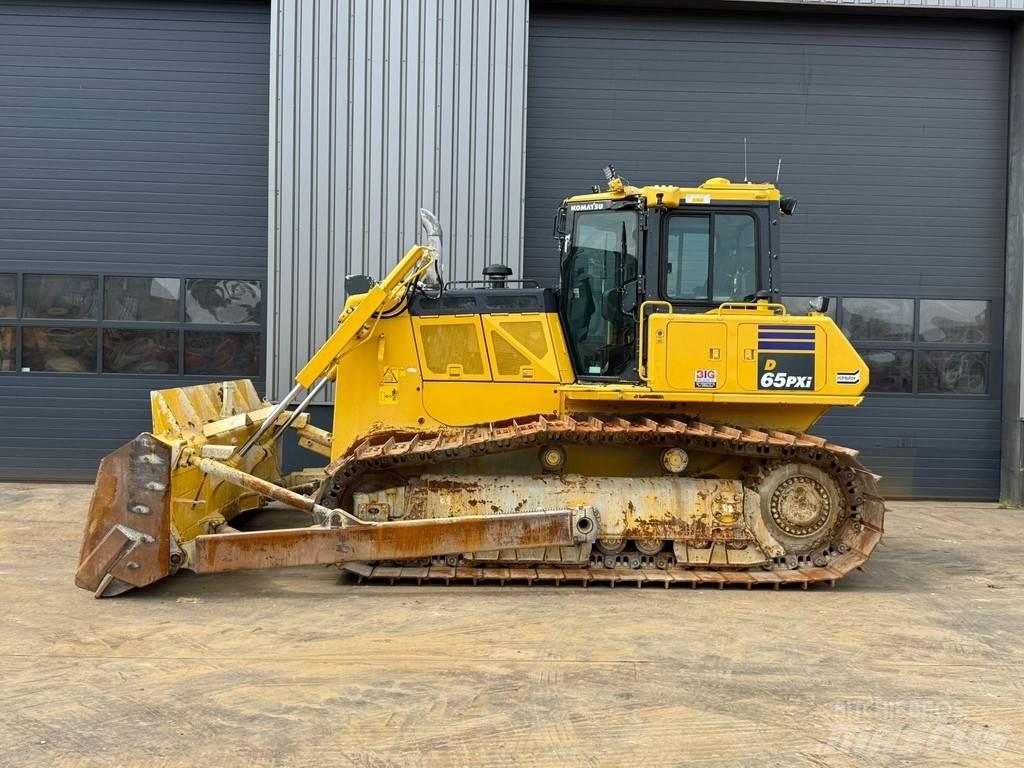 Komatsu D65PXi-18 Верижни булдозери
