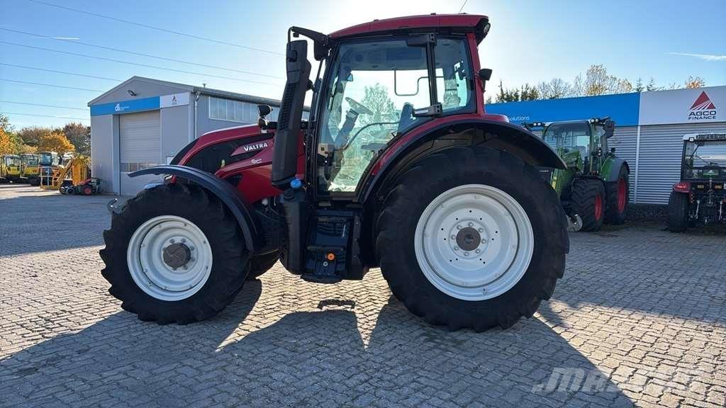Valtra N134 0 Трактори