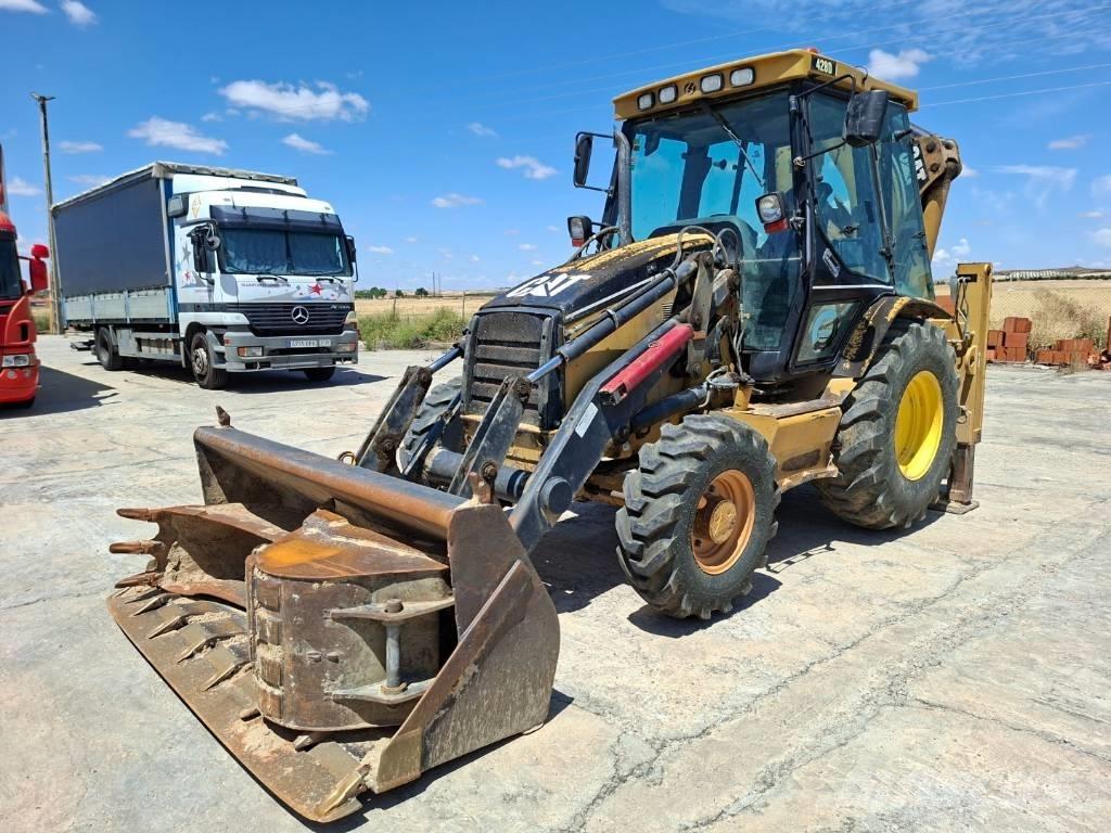 CAT 428 D Товарач със заден ексватор