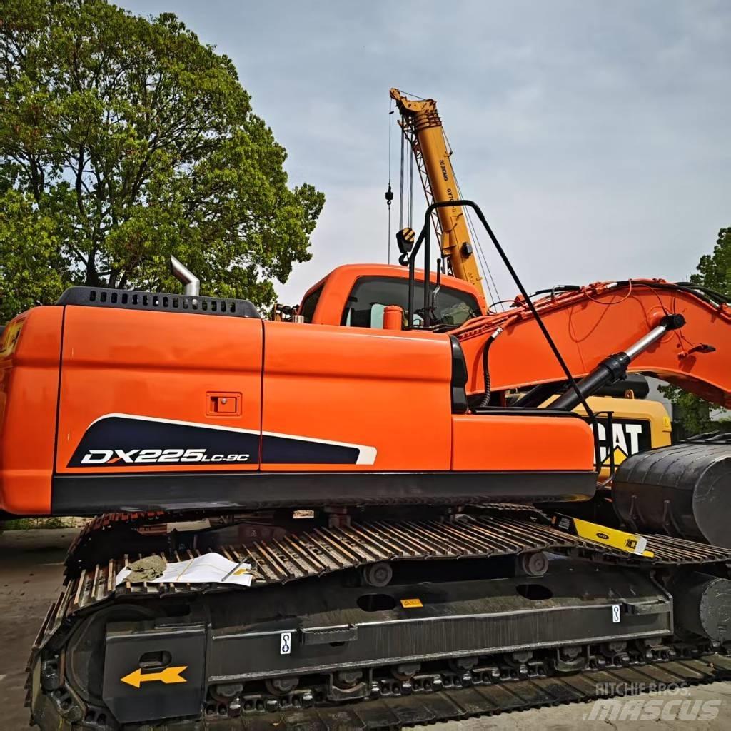 Doosan DX 225 Верижен екскаватор