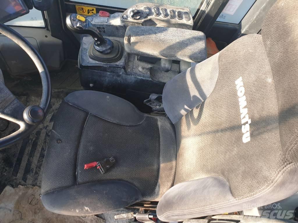 Komatsu WA320-8 Колесни товарачи