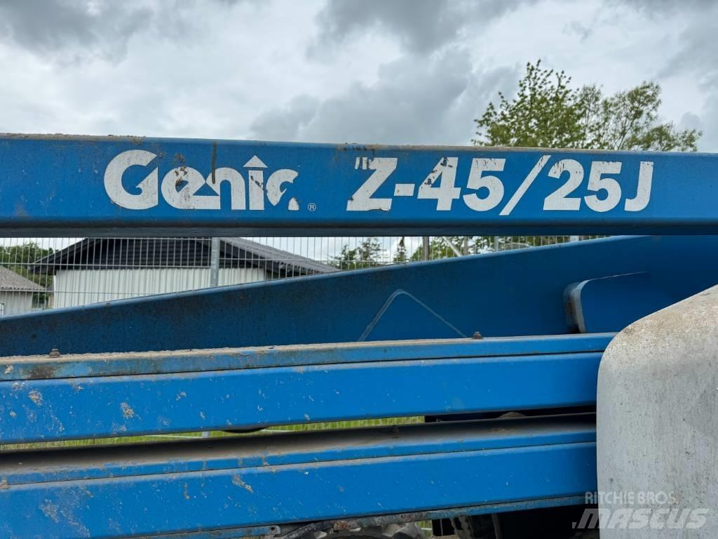 Genie Z 45/25 Съчленени стрелови подемници