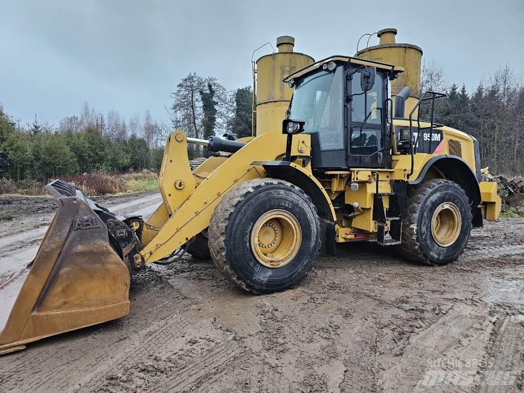 CAT 950M Колесни товарачи