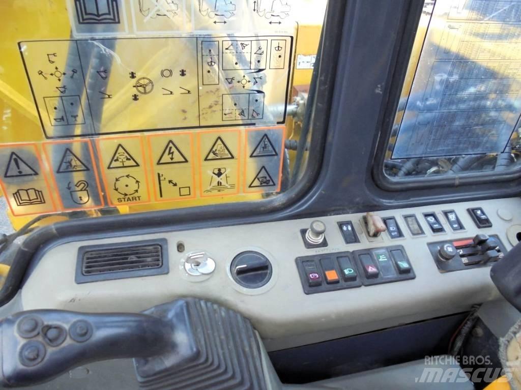 Komatsu PW 130ES-6K Колесни екскаватори