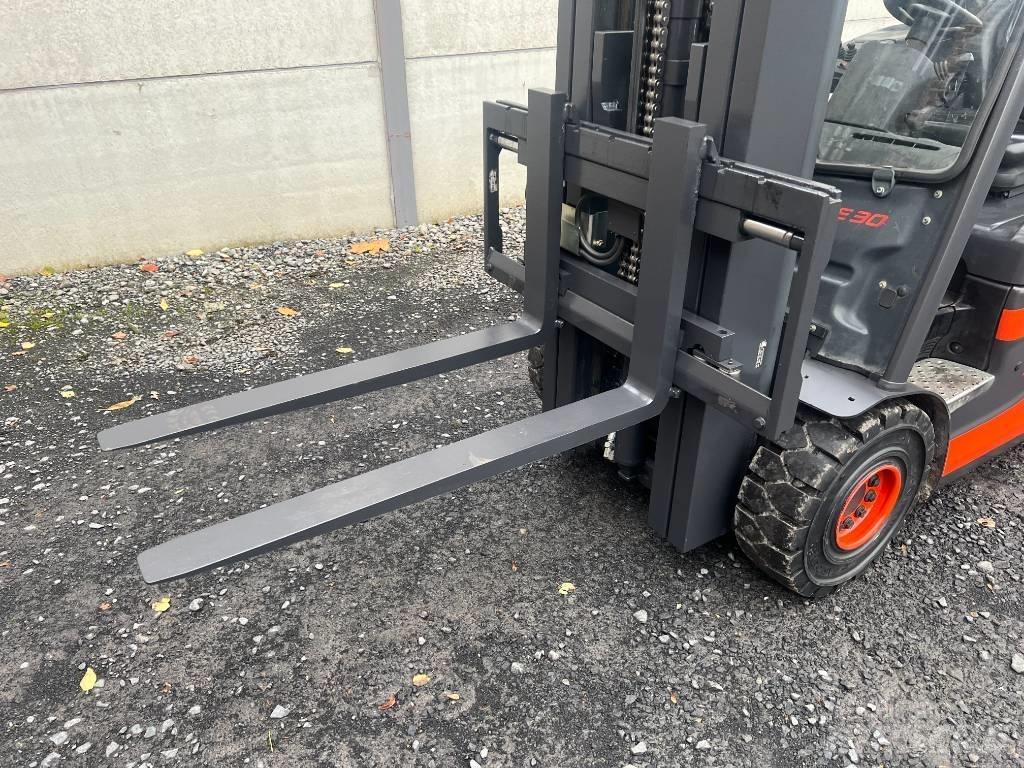 Linde E30L-01 Електрически вилични кари-повдигачи