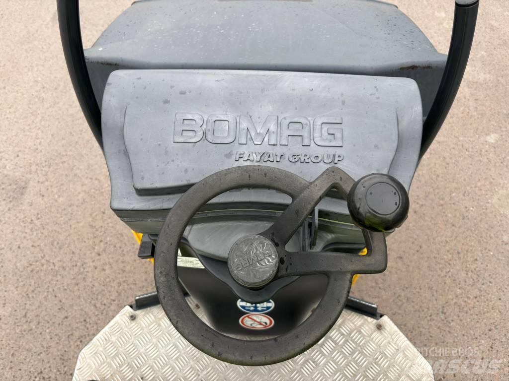 Bomag BW120AD-5 Двойни барабанни ролки
