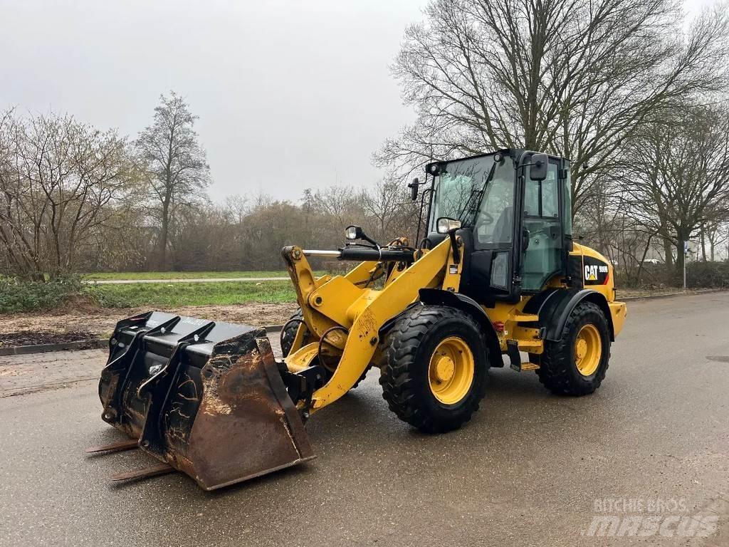 CAT 908M Колесни товарачи