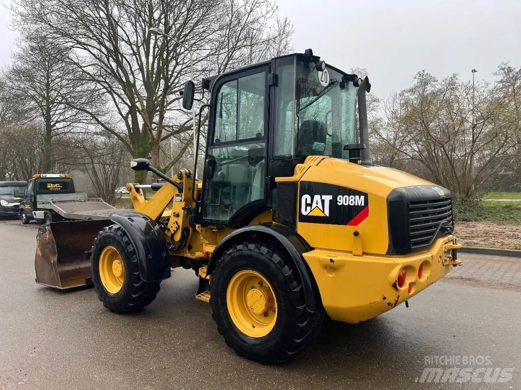 CAT 908M Колесни товарачи