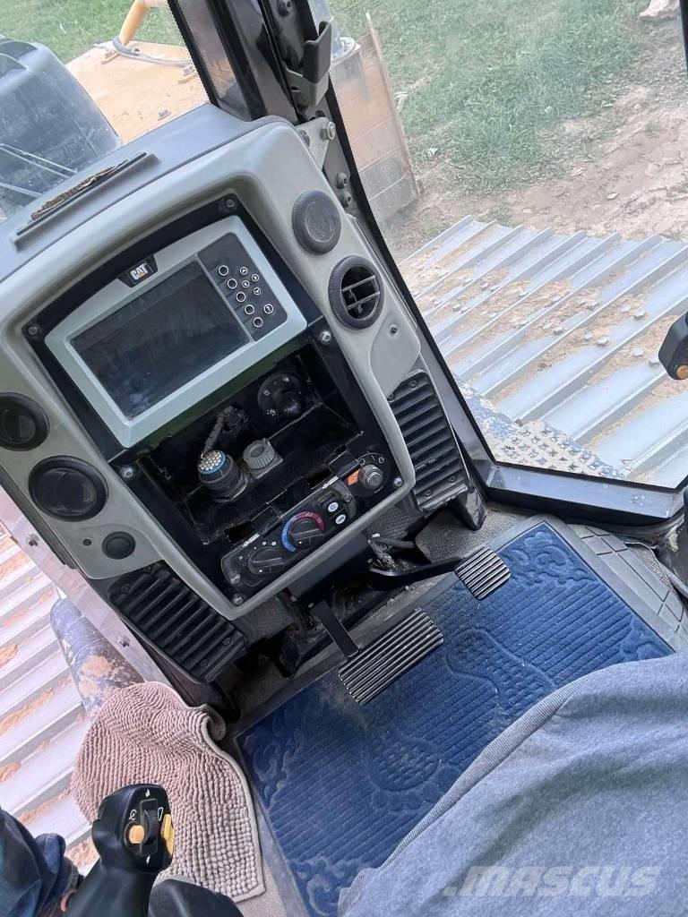 CAT D 6 N LGP Верижни булдозери

