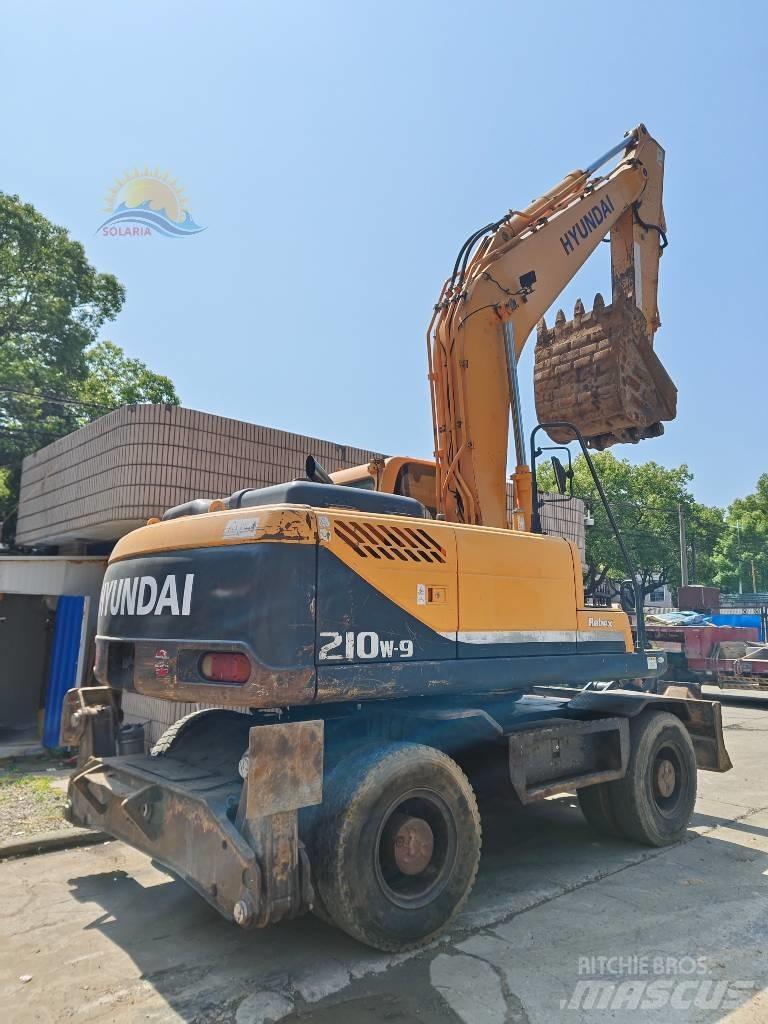 Hyundai R210W-9 Колесни екскаватори