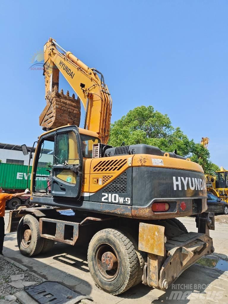 Hyundai R210W-9 Колесни екскаватори