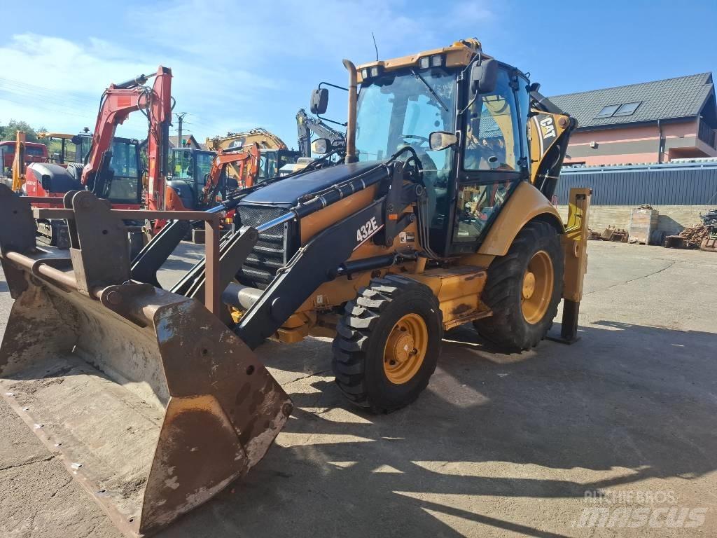 CAT 432E Товарач със заден ексватор