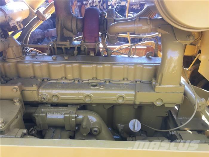 CAT D 6 D Верижни булдозери
