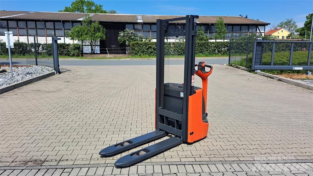 Linde L12- BR1172 Колички високоповдигачи с теглич