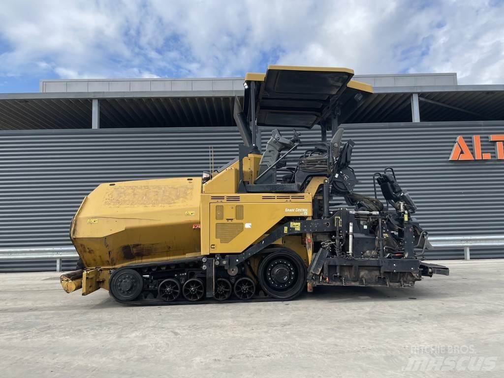CAT AP555F Машини за асфалт