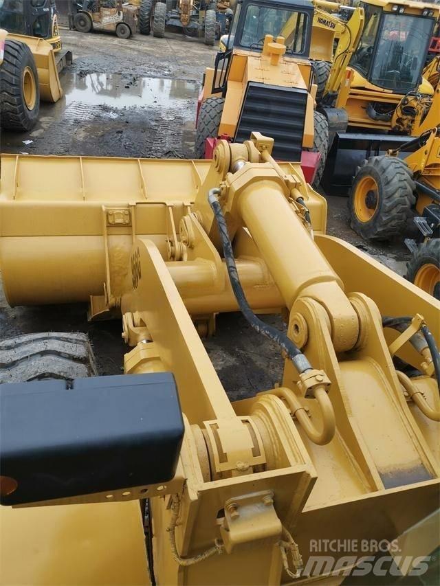CAT 966G Колесни товарачи