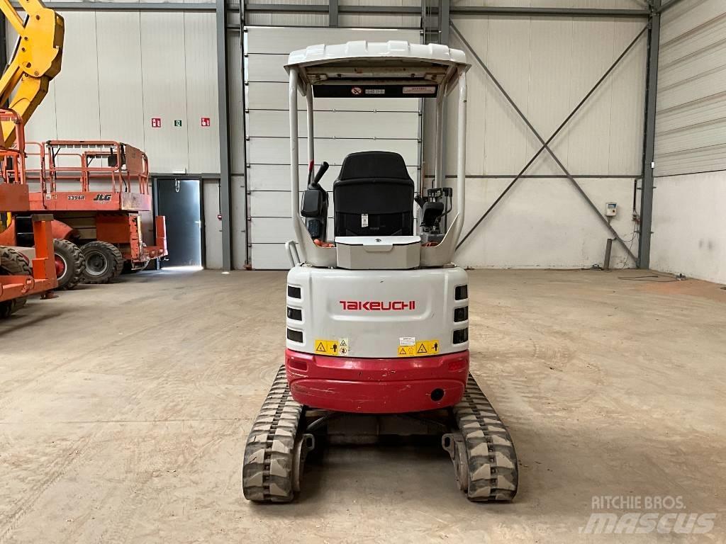 Takeuchi TB 215 R Мини екскаватори < 7 т