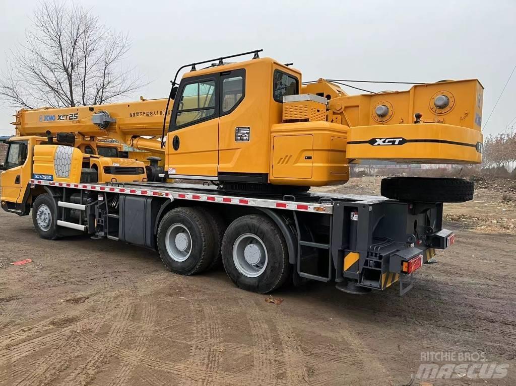 XCMG XCT 25 Всъдеходни кранове