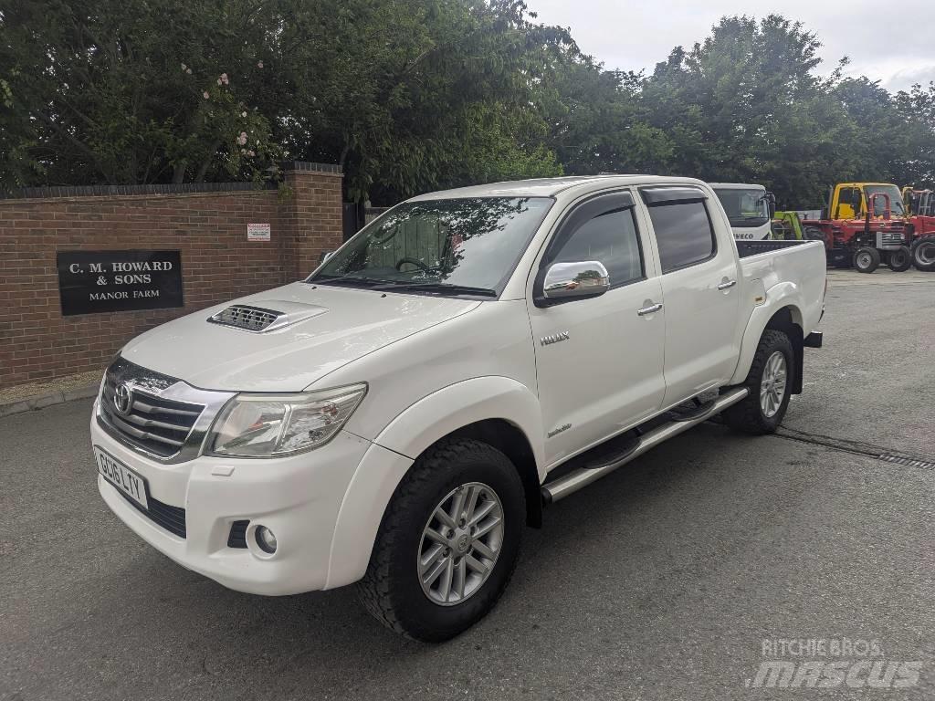 Toyota Hilux Пикапи