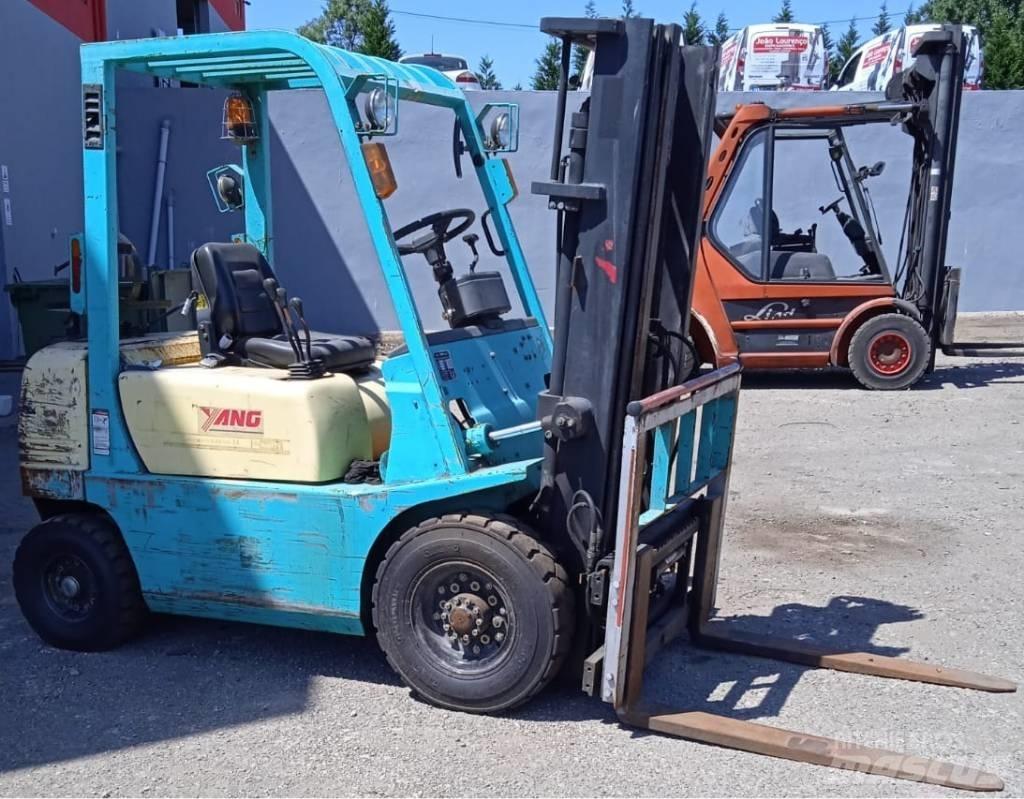 Yang FG20 Камиони с АГУ