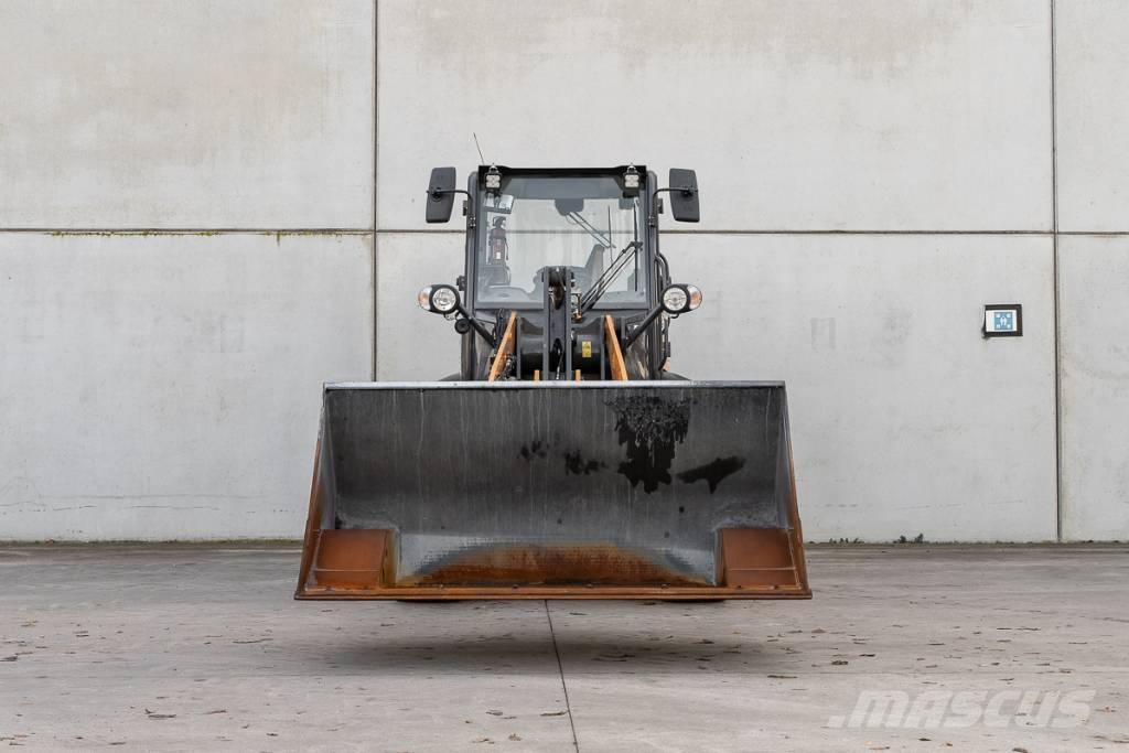 CASE 321 F Колесни товарачи