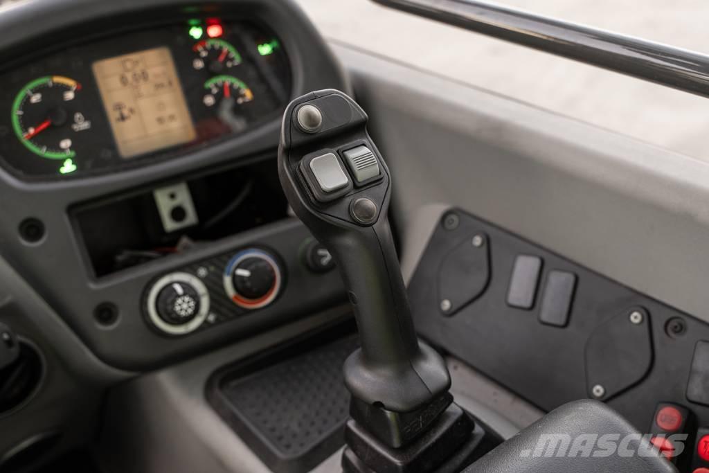 CASE 321 F Колесни товарачи