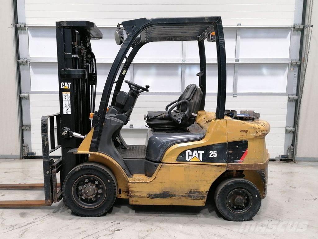 CAT GP25N Камиони с АГУ