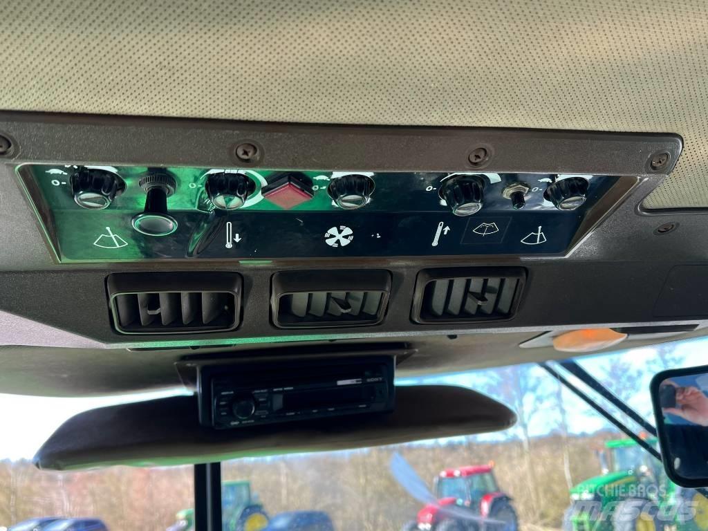 John Deere 4755 Трактори