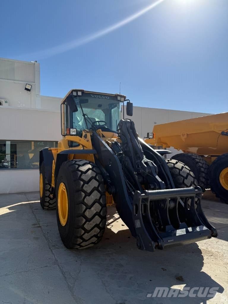 Volvo L 120 F Колесни товарачи