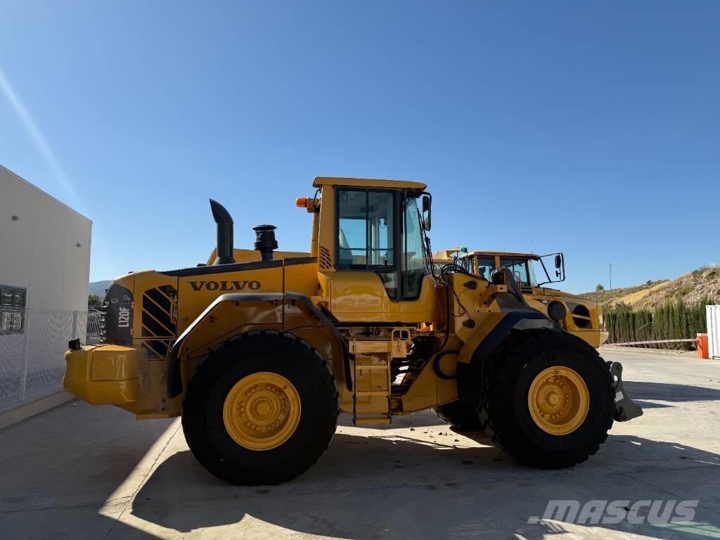 Volvo L 120 F Колесни товарачи