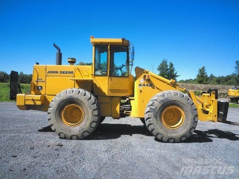 John Deere 644 D Колесни товарачи