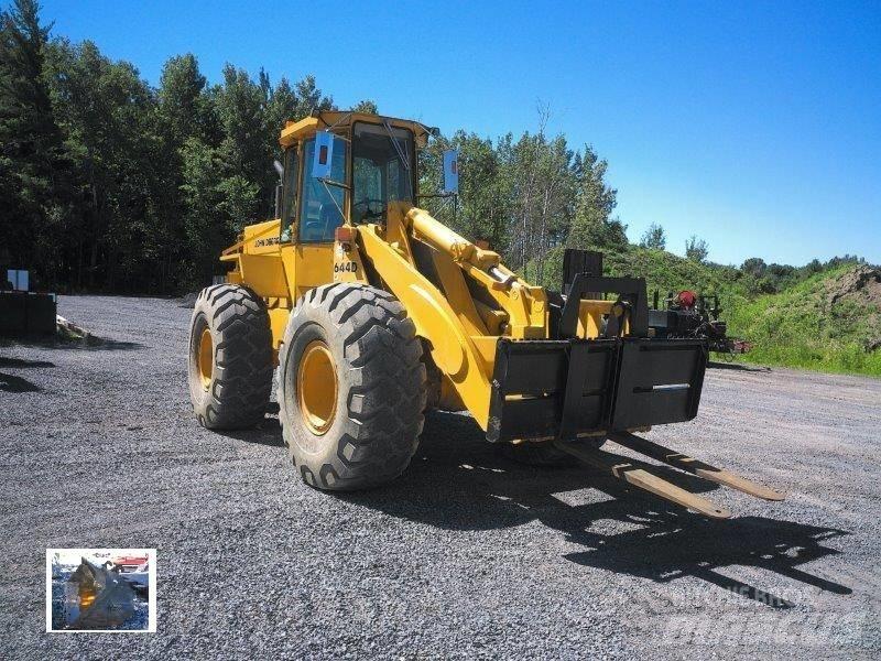 John Deere 644 D Колесни товарачи