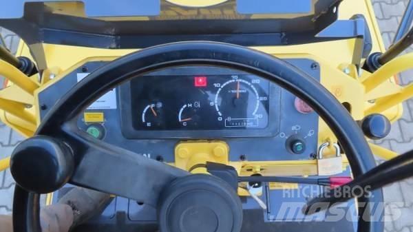 Sakai TS-160 Пневматични гумени  ролки
