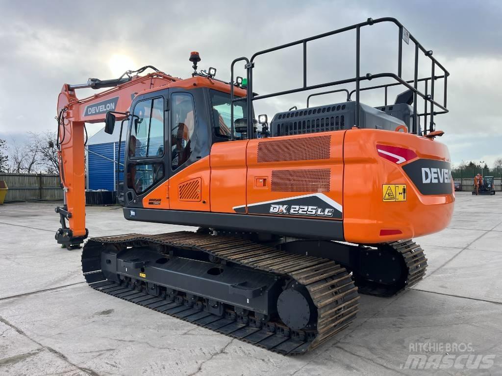 Develon DX 225 LC-7 Верижен екскаватор