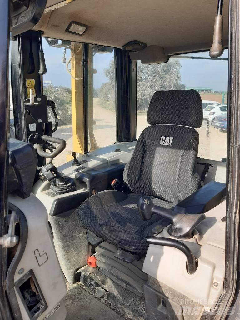 CAT D6N LGP Верижни булдозери
