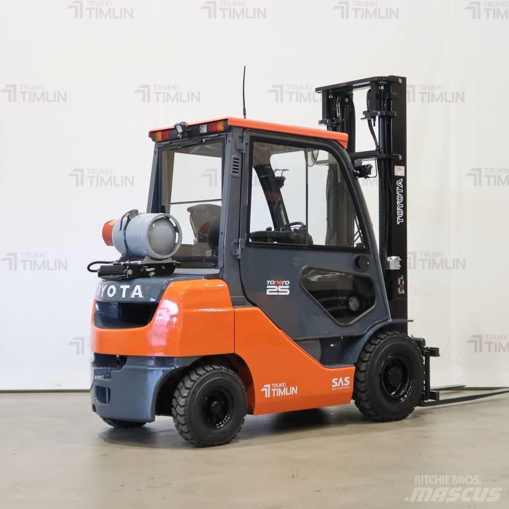 Toyota 02-8FGF25 Камиони с АГУ