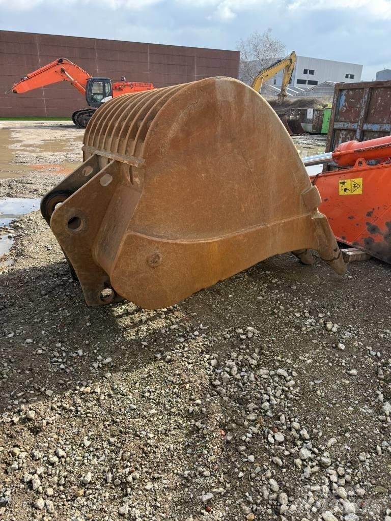 Hitachi ZX690 LCR - 6 Верижен екскаватор
