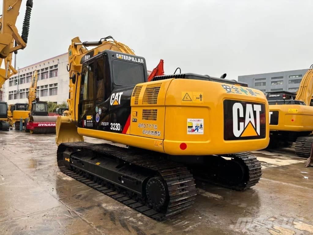 CAT 323 D Верижен екскаватор