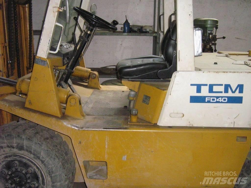TCM FD40 Дизелови камиони