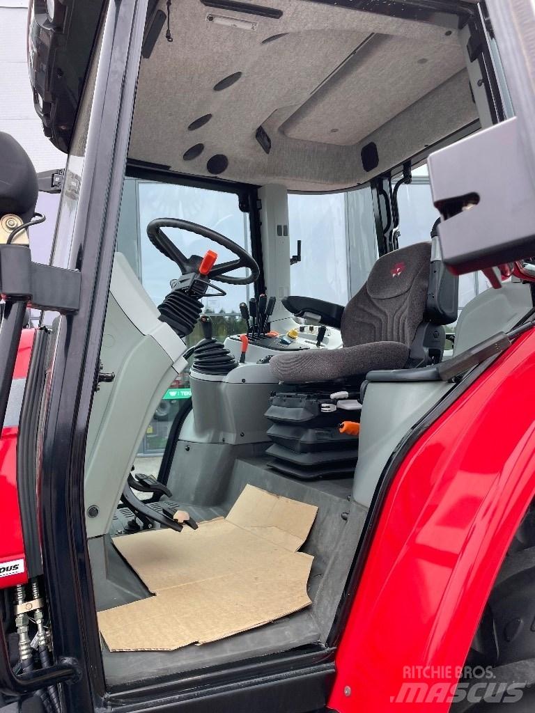 Massey Ferguson 5445 Трактори