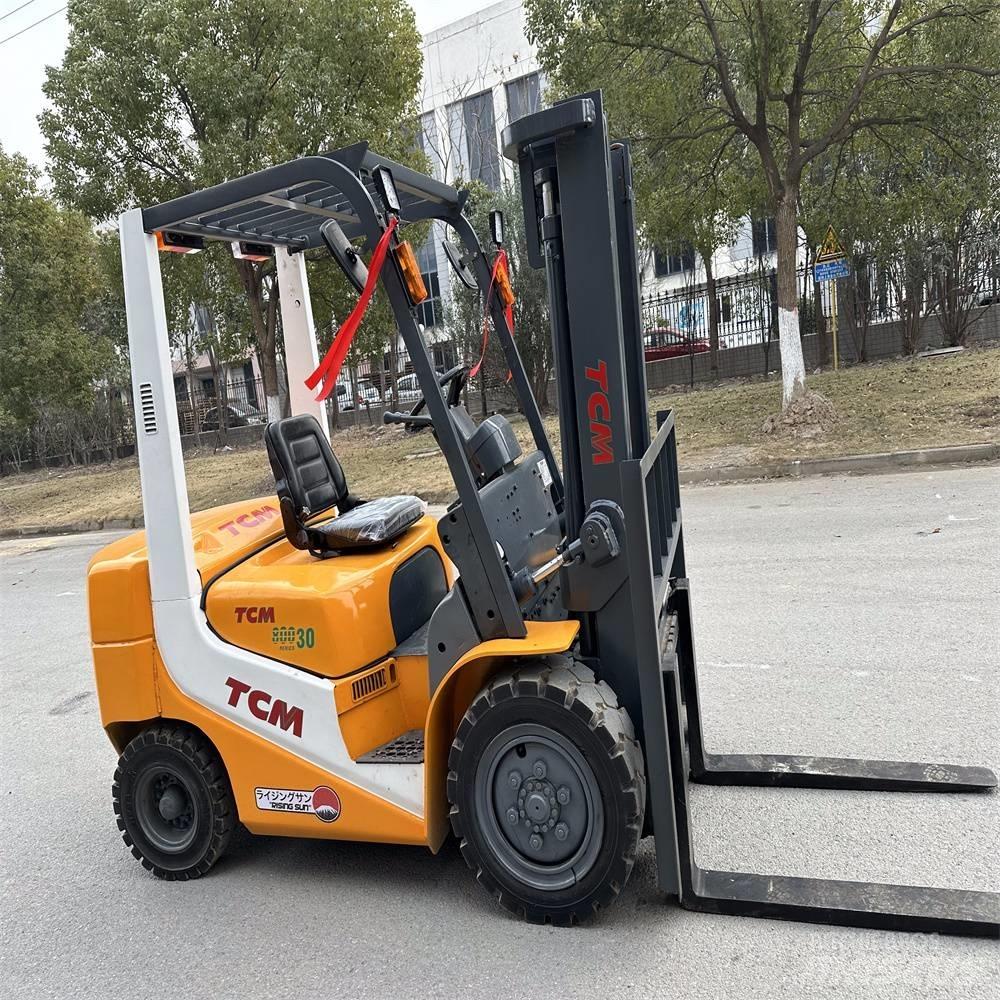 TCM FD30ZT Дизелови камиони