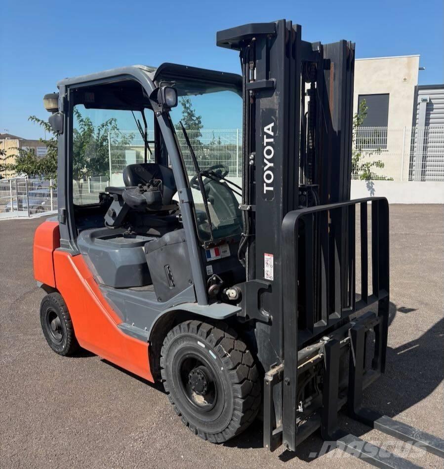 Toyota 02-8 FDF 25 Дизелови камиони