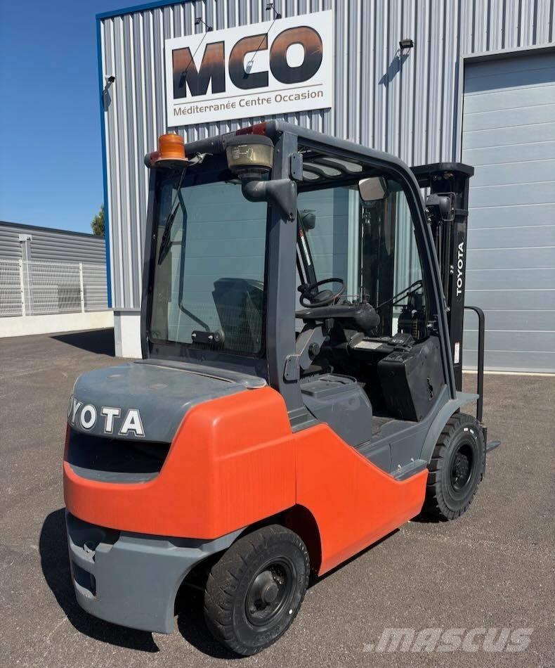 Toyota 02-8 FDF 25 Дизелови камиони