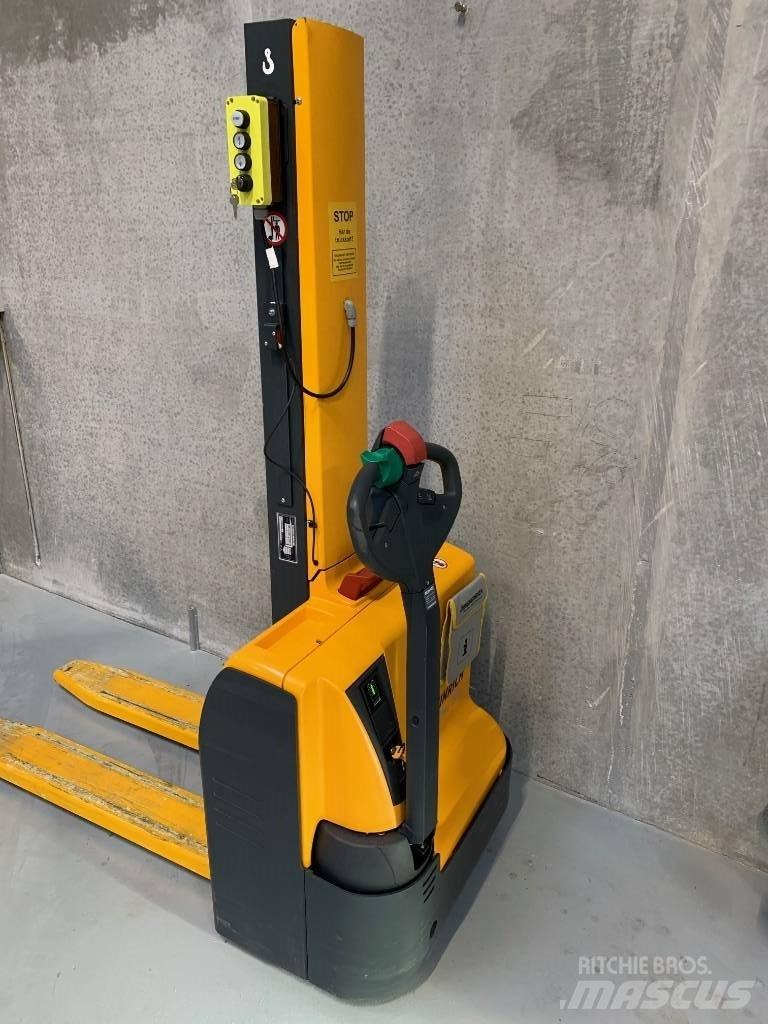 Jungheinrich EMC 110 Колички високоповдигачи с теглич