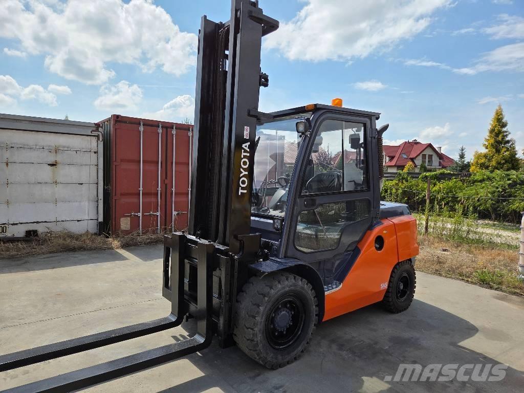 Toyota 40-8FD50N Дизелови камиони
