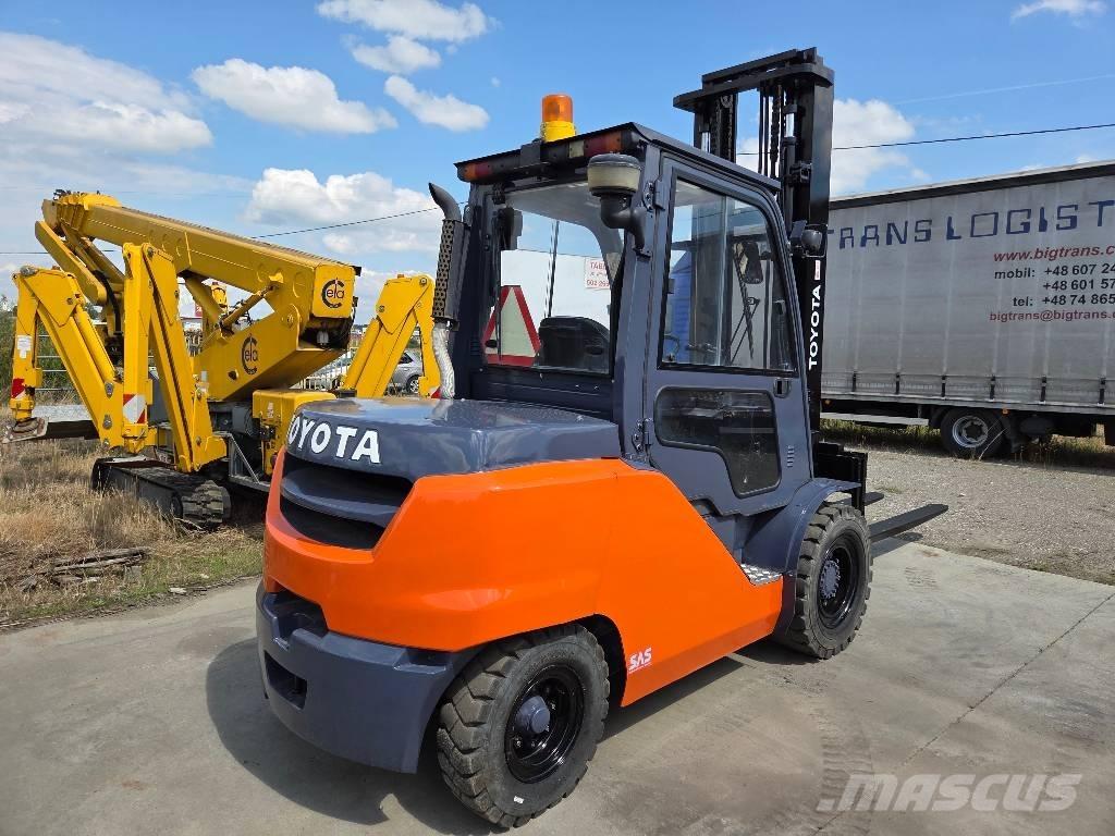 Toyota 40-8FD50N Дизелови камиони