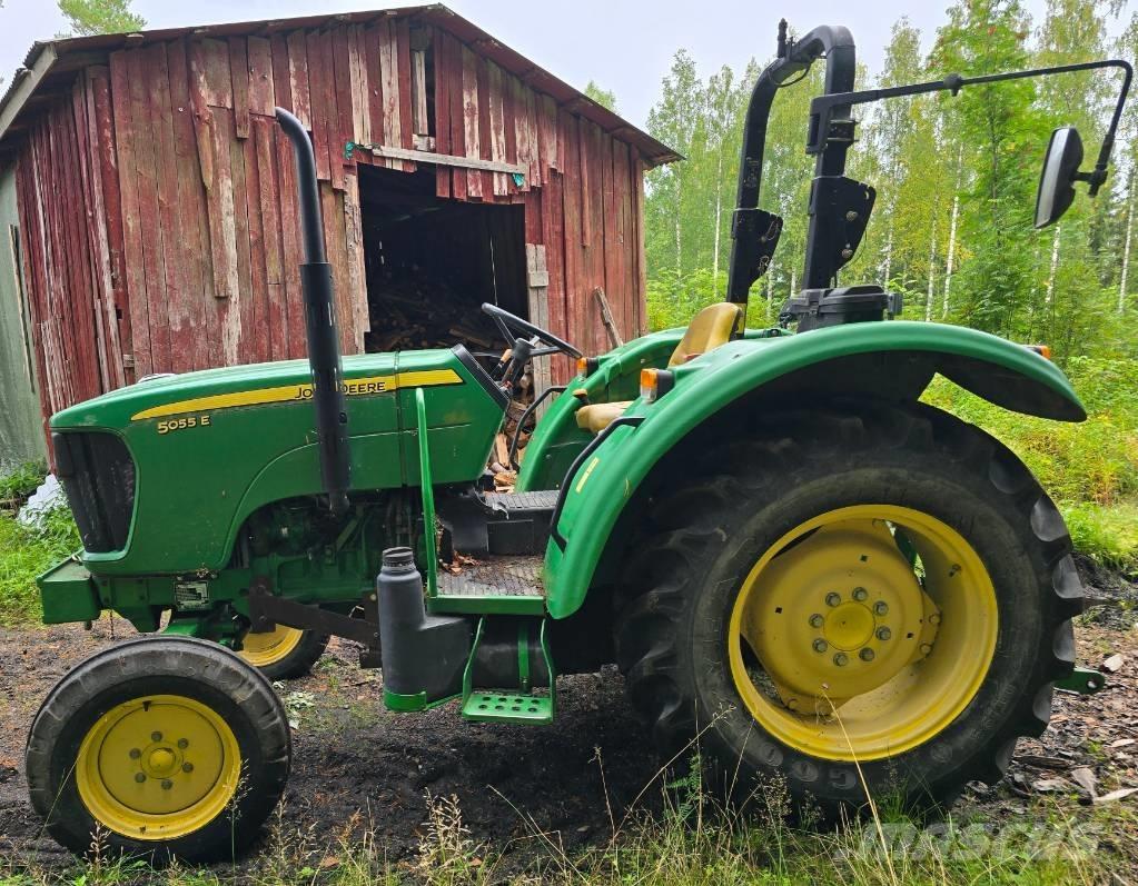John Deere 5055 E Трактори