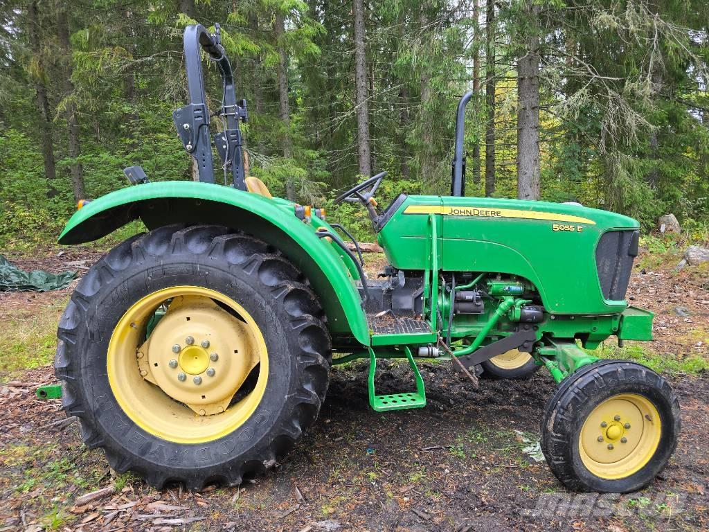 John Deere 5055 E Трактори